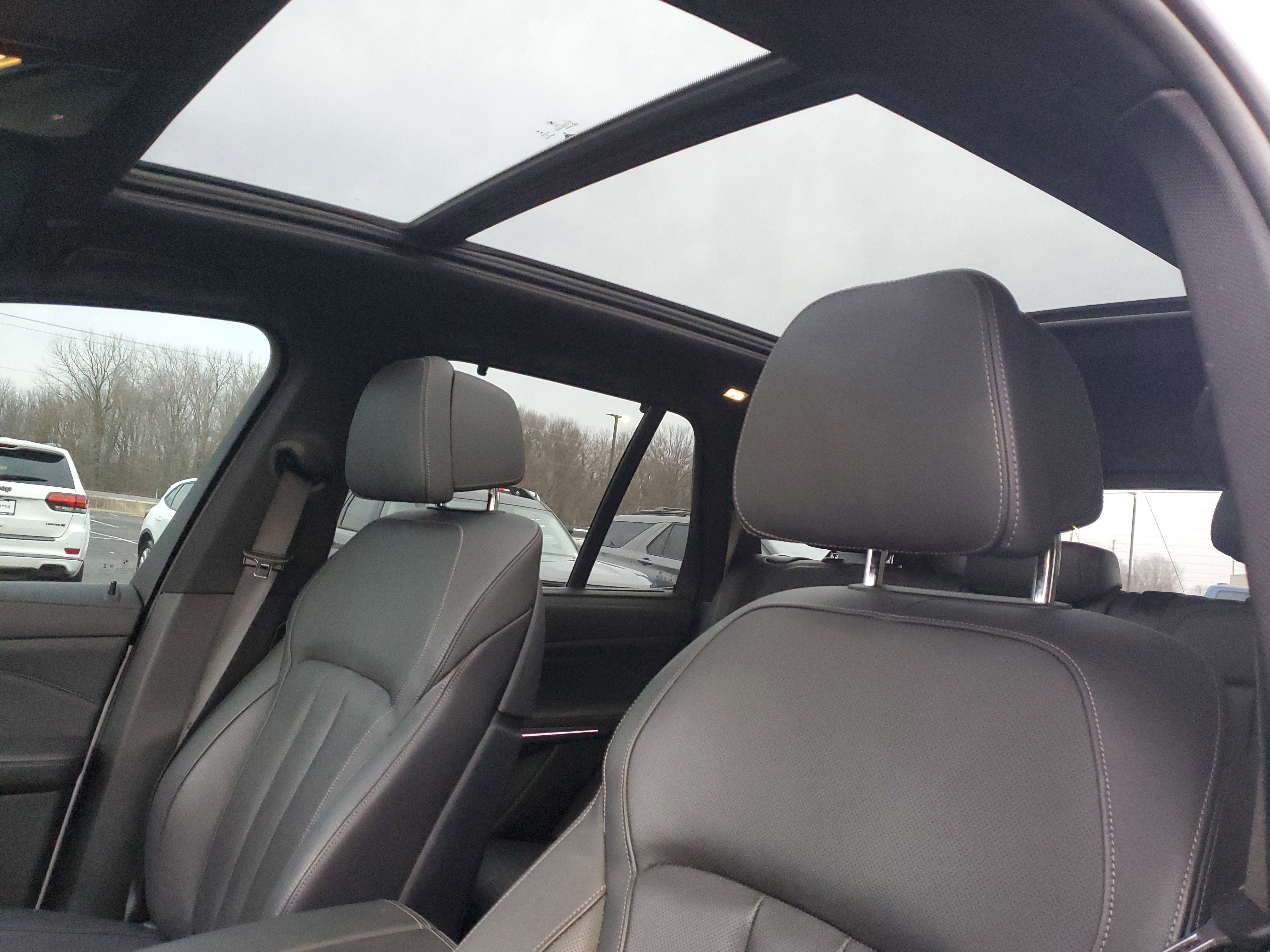 Used 2019 BMW X5 xDrive50i w/ M Sport Package image 19