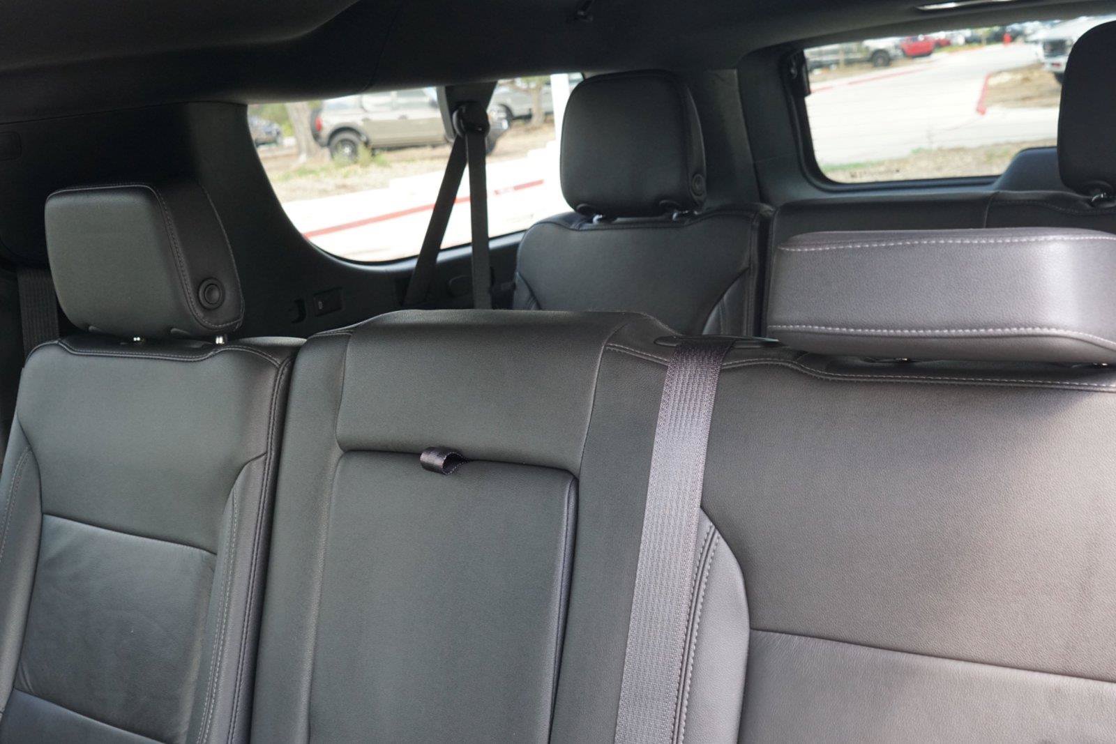 Used 2024 Chevrolet Suburban LT RWD image 23