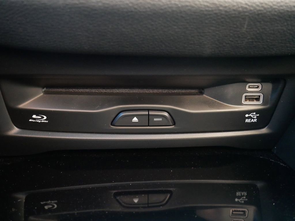 Used 2024 Chrysler Pacifica Limited w/ Uconnect Theater Family Group image 25