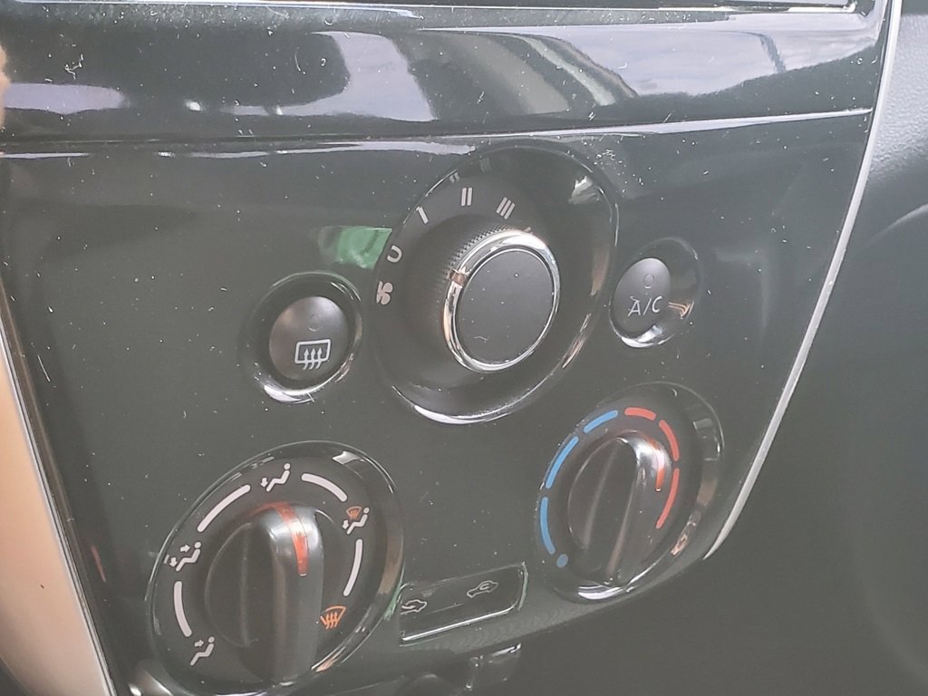 Used 2018 Nissan Versa SV w/ SV Special Edition Package image 24