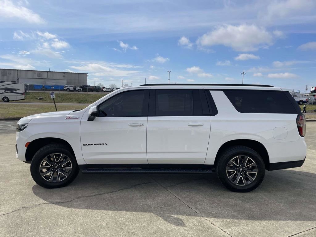 Used 2023 Chevrolet Suburban Z71 w/ Luxury Package image 2
