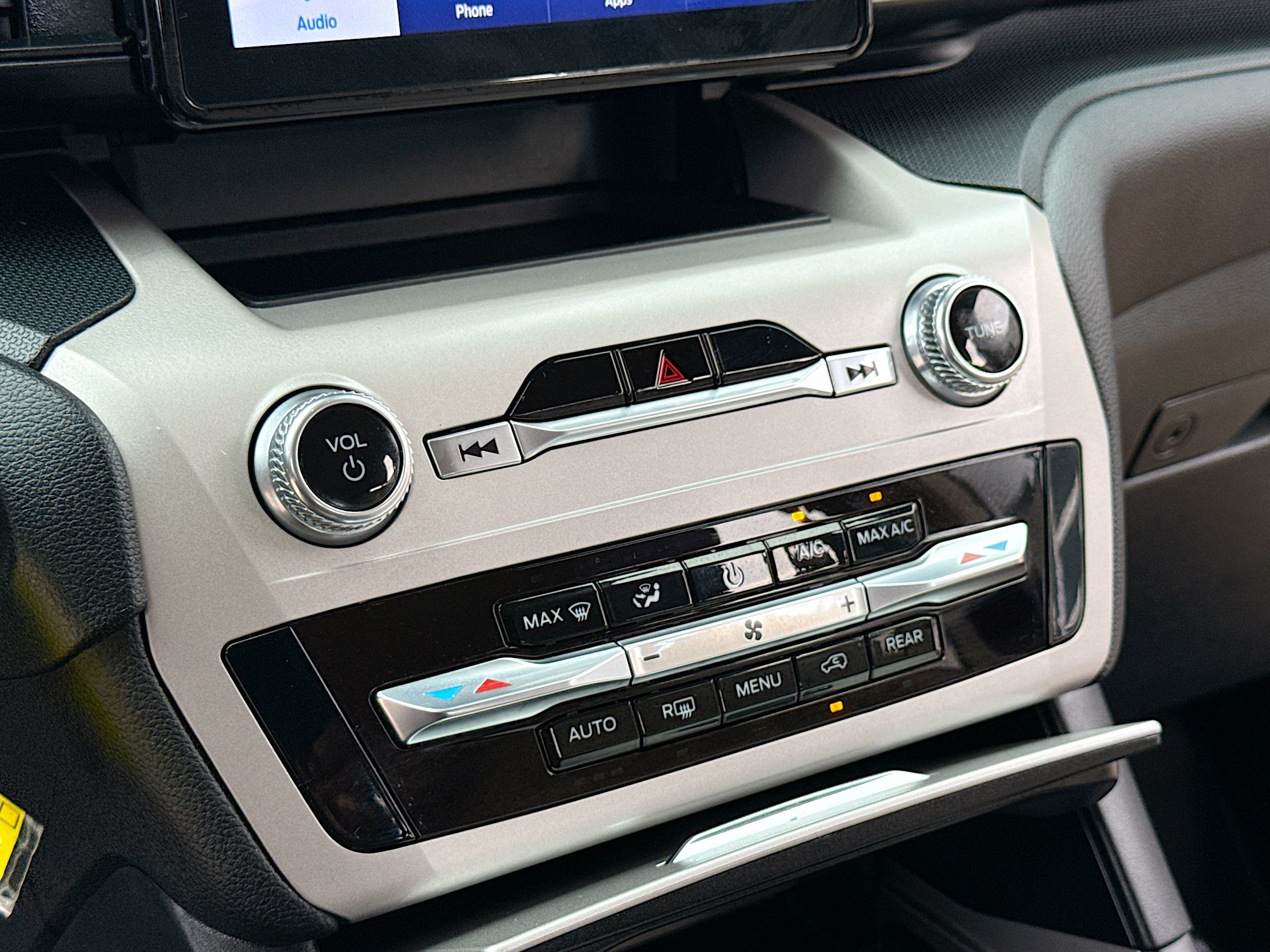 Certified 2023 Ford Explorer 4WD image 11