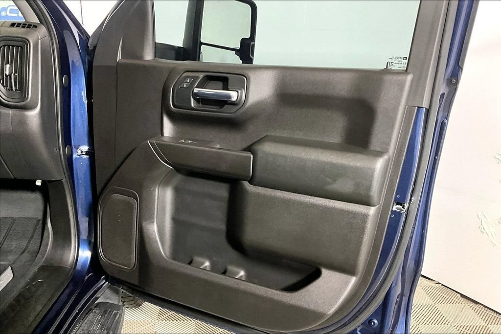 Used 2019 Chevrolet Silverado 1500 Custom w/ Custom Max Trailering Package AWD/4WD image 15