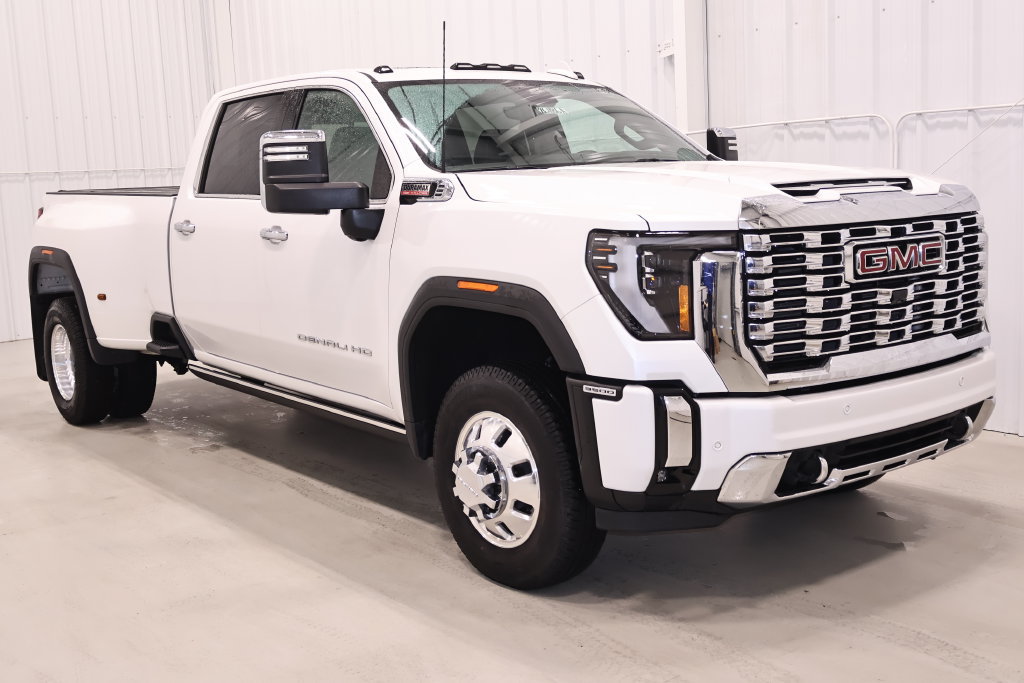 Used 2024 GMC Sierra 3500 Denali w/ Denali Reserve Package AWD/4WD image 4