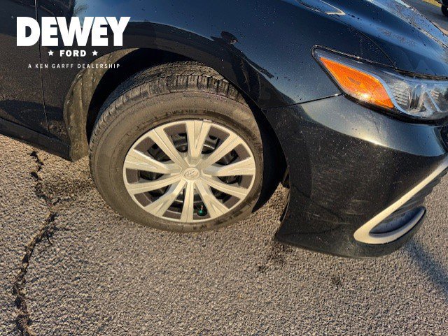 Used 2022 Toyota Camry LE image 31