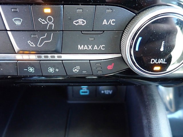 Certified 2022 Ford Escape SE w/ SE Sport Appearance Package image 26