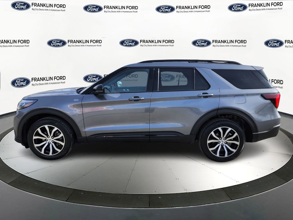 Certified 2025 Ford Explorer ST-Line image 2