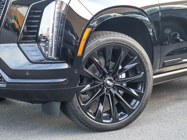 Used 2026 Cadillac Escalade Platinum Sport w/ LPO, ONYX Package AWD/4WD image 4