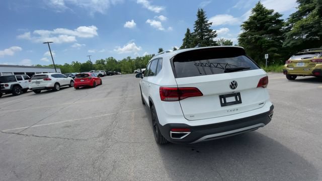 Used 2022 Volkswagen Taos SE w/ Panoramic Sunroof Package AWD/4WD image 8