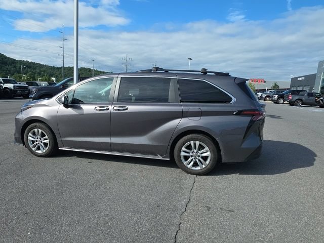 Used 2024 Toyota Sienna XLE w/ XLE Plus Package AWD/4WD image 10