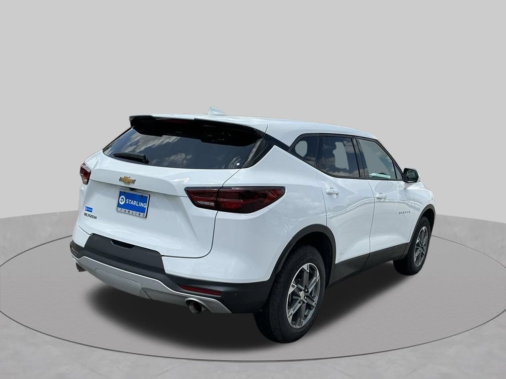 Used 2025 Chevrolet Blazer LT FWD image 7