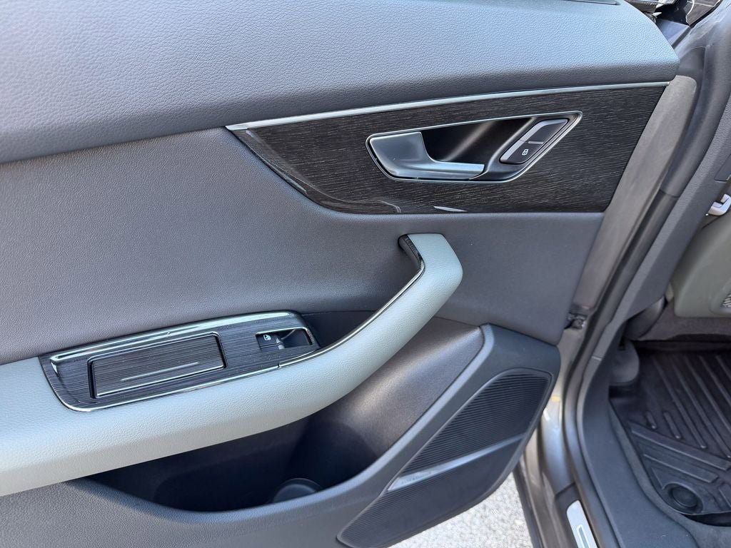 Used 2019 Audi Q8 Prestige w/ Towing Package AWD/4WD image 22