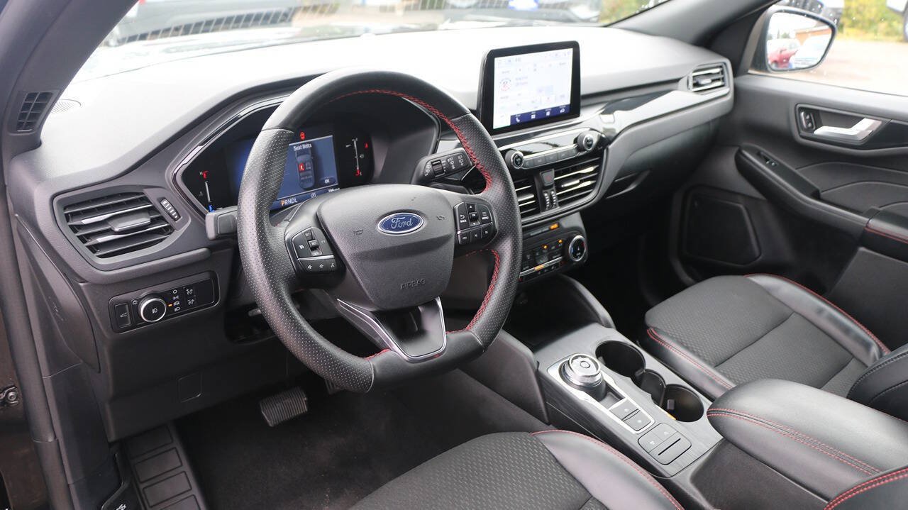 Certified 2025 Ford Escape ST-Line Select AWD/4WD image 30