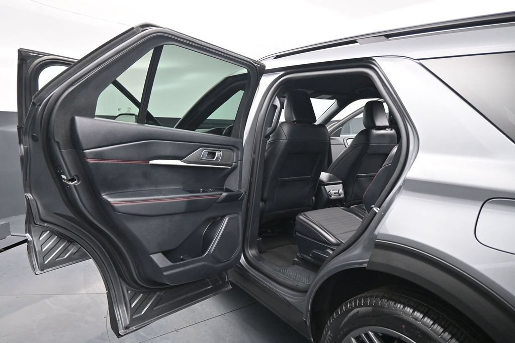 Certified 2025 Ford Explorer ST-Line w/ ST-Line Street Pack AWD/4WD image 17