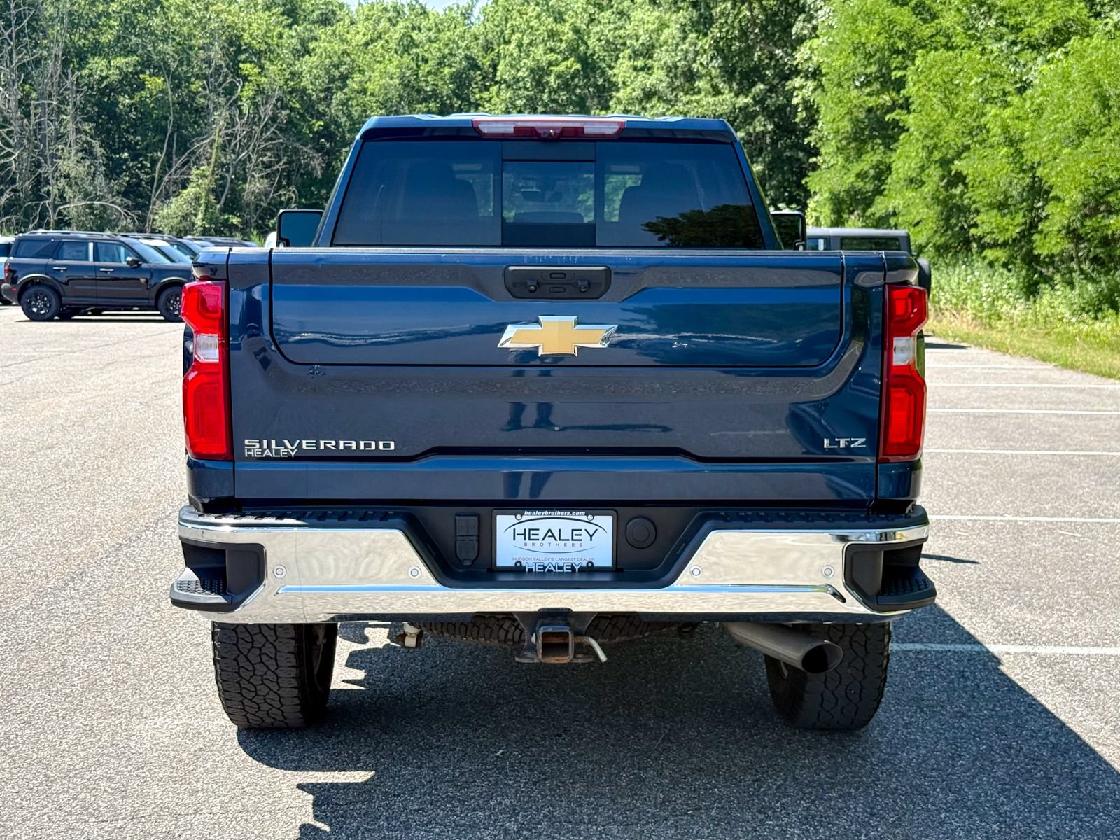 Used 2022 Chevrolet Silverado 2500 LTZ w/ LTZ Premium Package AWD/4WD image 6