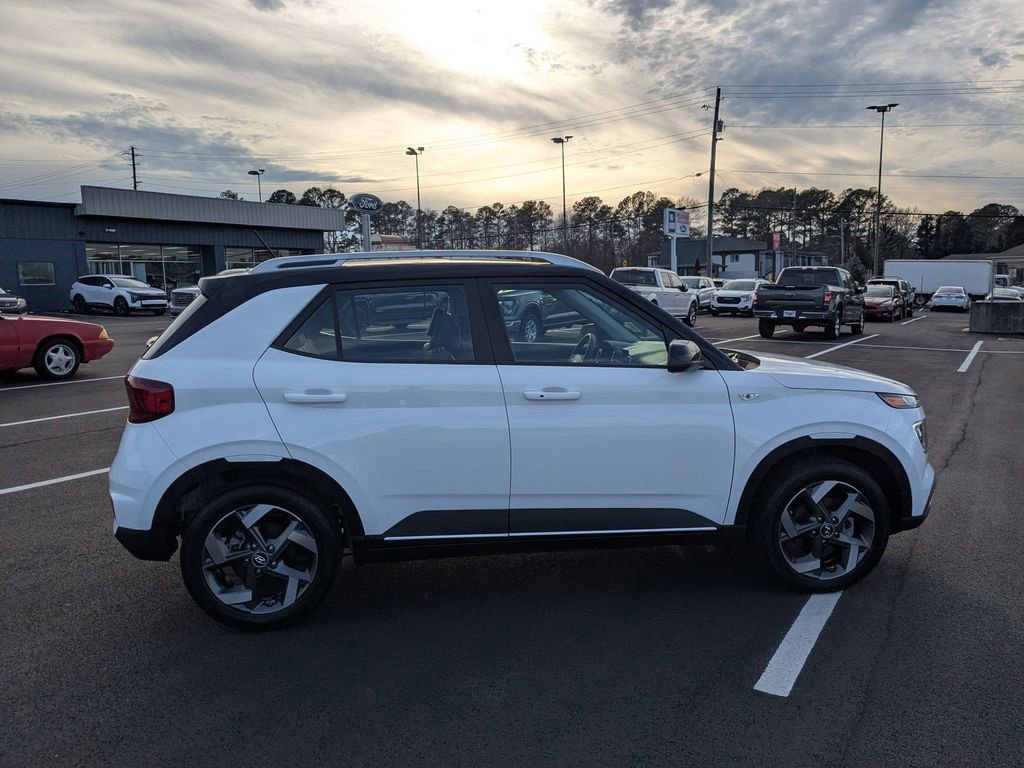Used 2025 Hyundai Venue Limited image 7