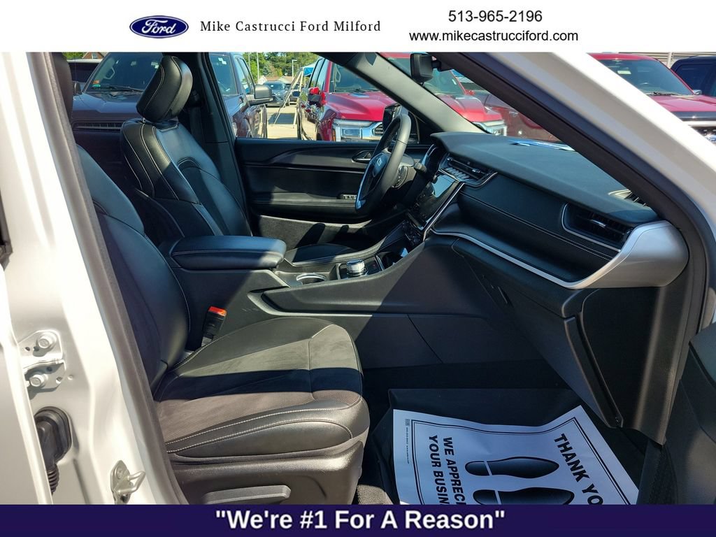 Used 2024 Jeep Grand Cherokee Altitude AWD/4WD image 24
