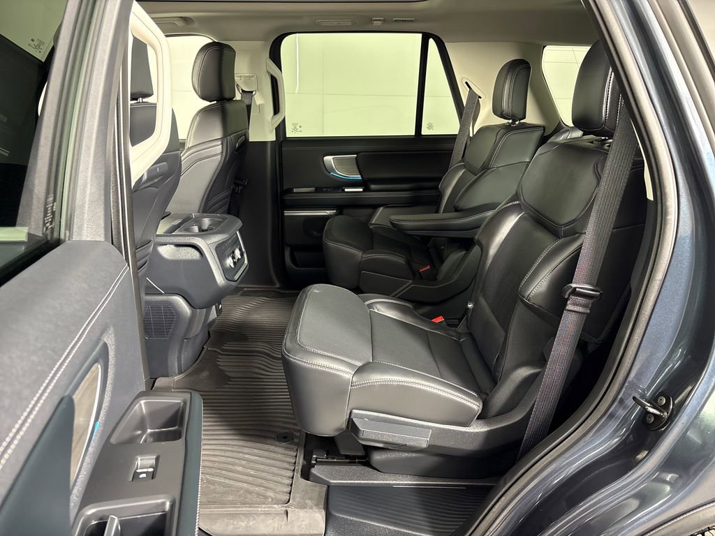 Certified 2025 Ford Expedition Platinum image 29