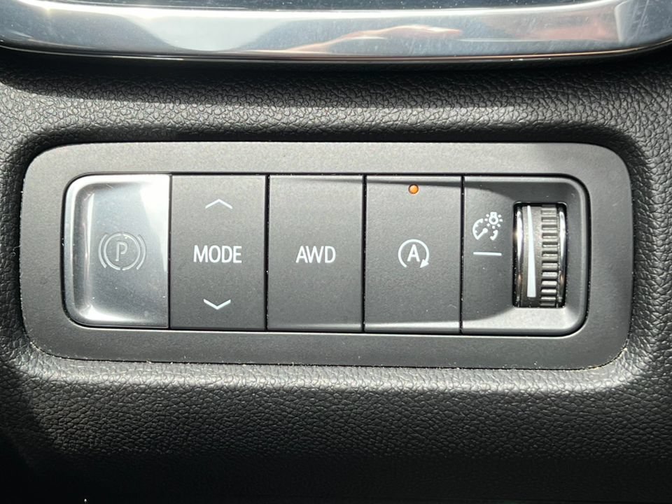 Used 2024 GMC Acadia Denali w/ LPO, Floor Liner Package AWD/4WD image 17