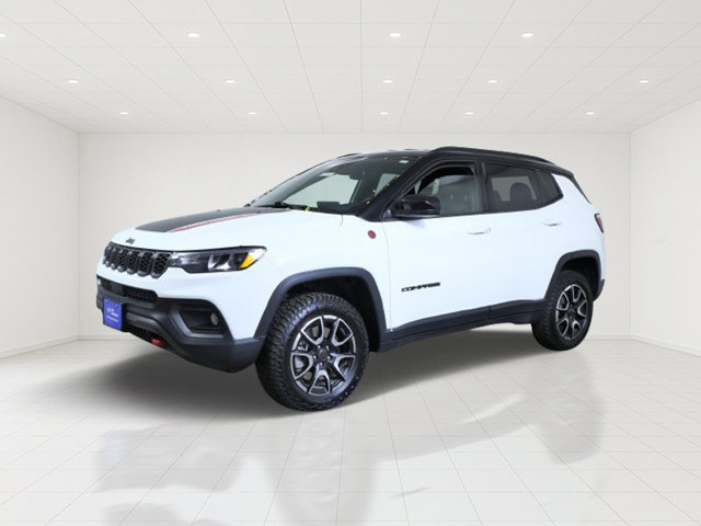 Used 2025 Jeep Compass Trailhawk AWD/4WD image 2
