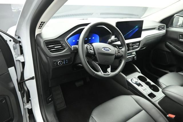 Certified 2025 Ford Escape Platinum AWD/4WD image 25