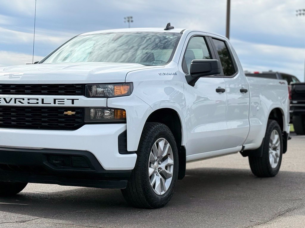 Used 2020 Chevrolet Silverado 1500 Custom w/ Custom Value Package AWD/4WD image 35
