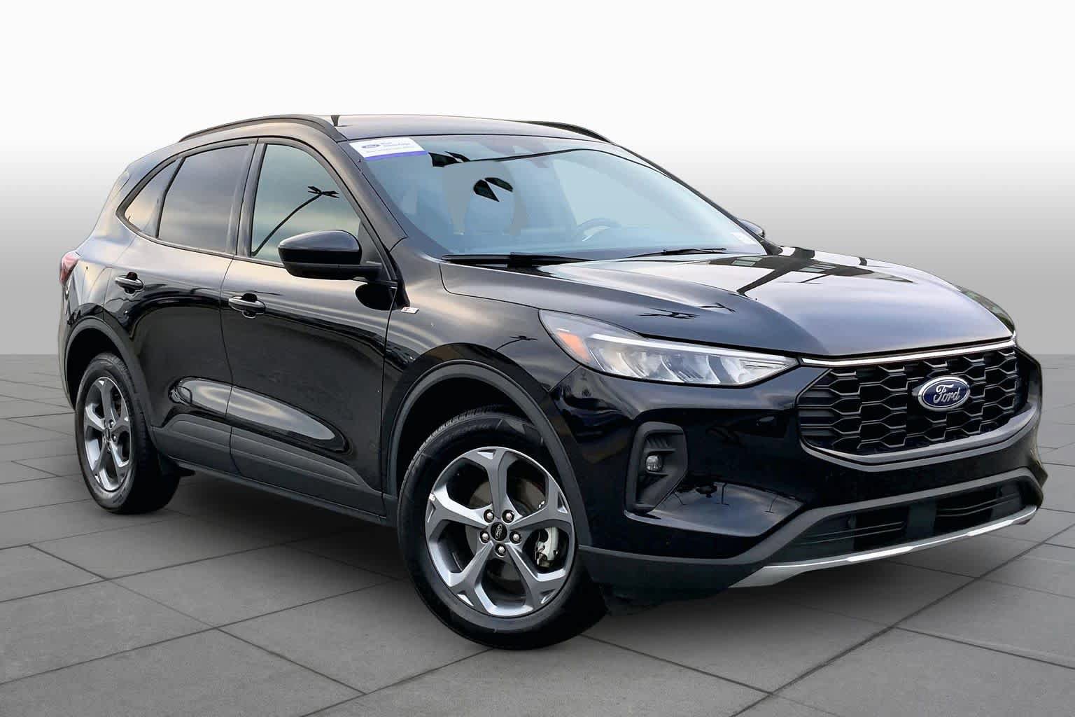 Certified 2025 Ford Escape ST-Line Select AWD/4WD image 3
