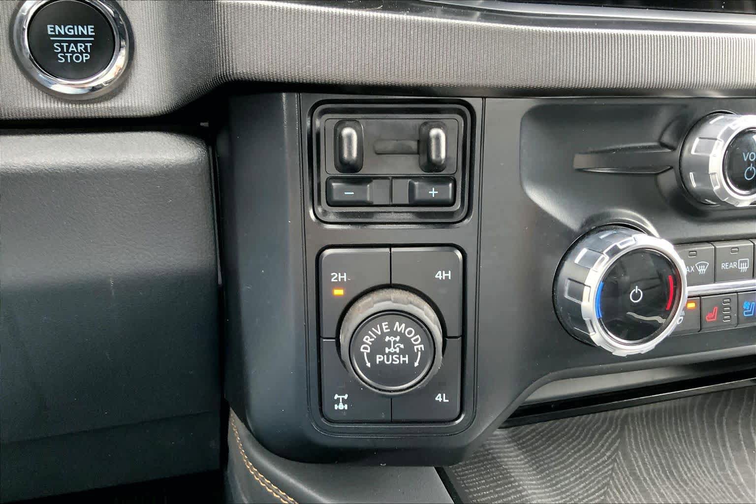 Certified 2024 Ford F250 Platinum w/ Tremor Off-Road Package AWD/4WD image 34