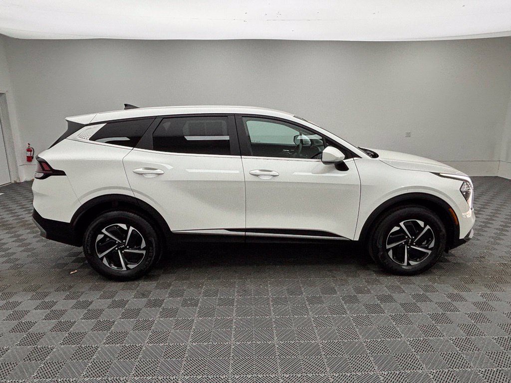Used 2023 Kia Sportage LX AWD/4WD image 7