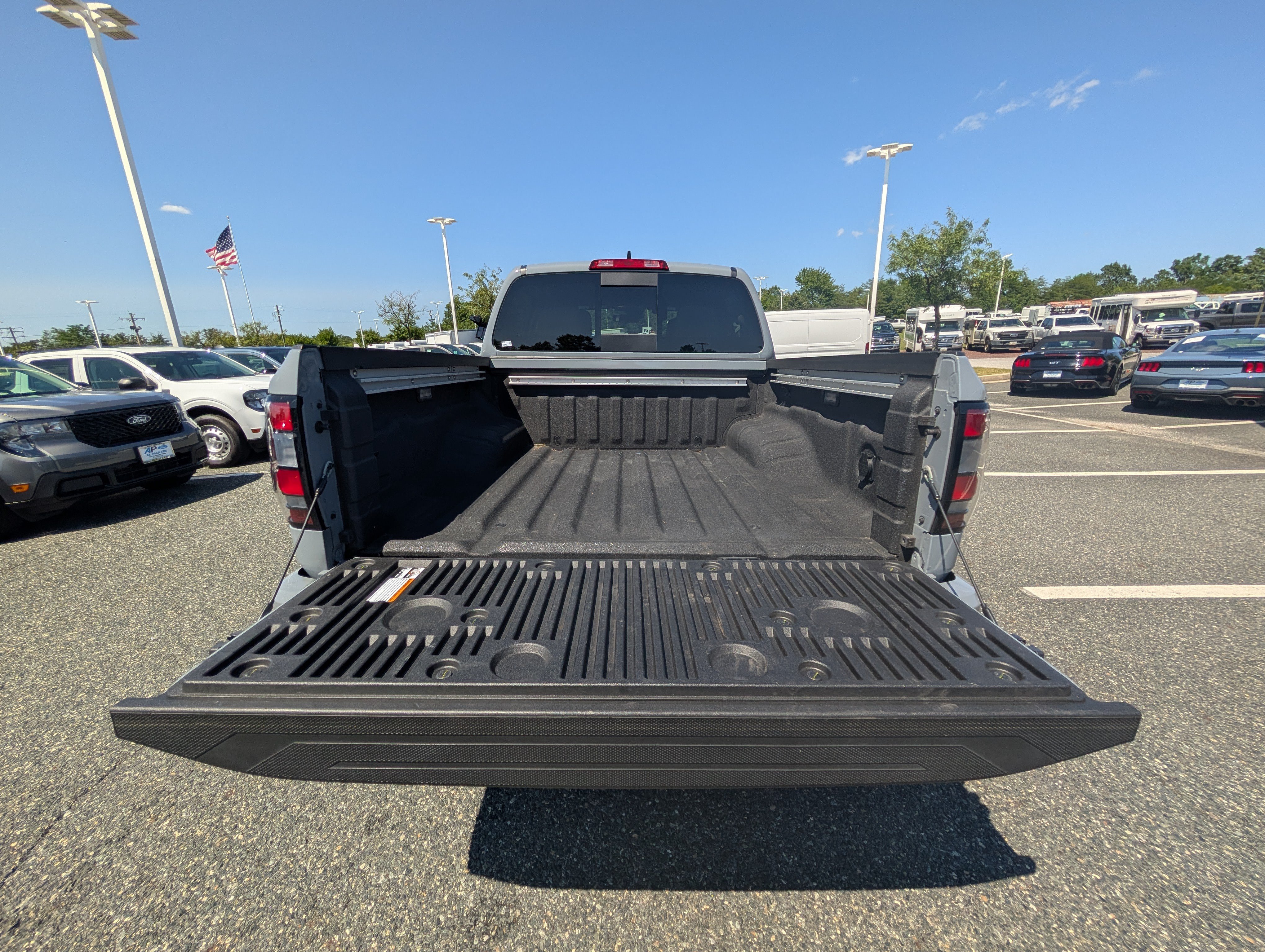 Used 2025 Nissan Frontier PRO-4X w/ Pro Convenience Package AWD/4WD image 12