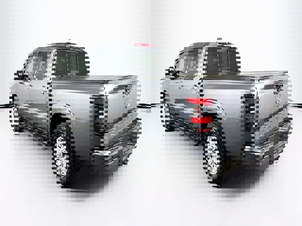 Used 2022 Nissan Frontier SV image 3