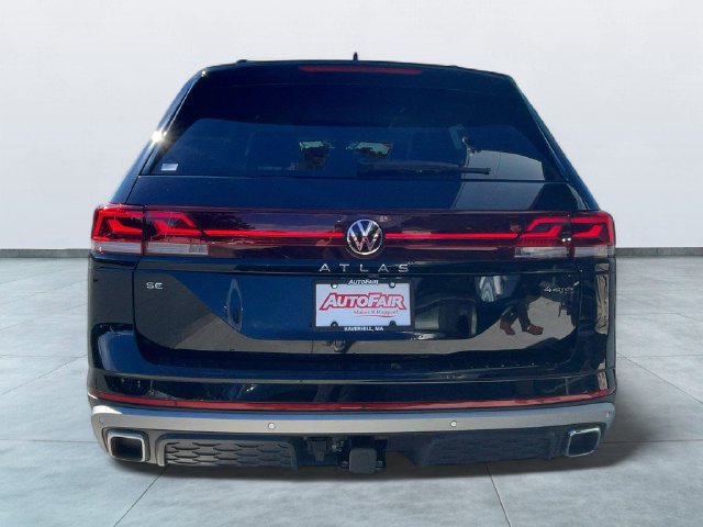 Used 2024 Volkswagen Atlas Peak Edition SE AWD/4WD image 6