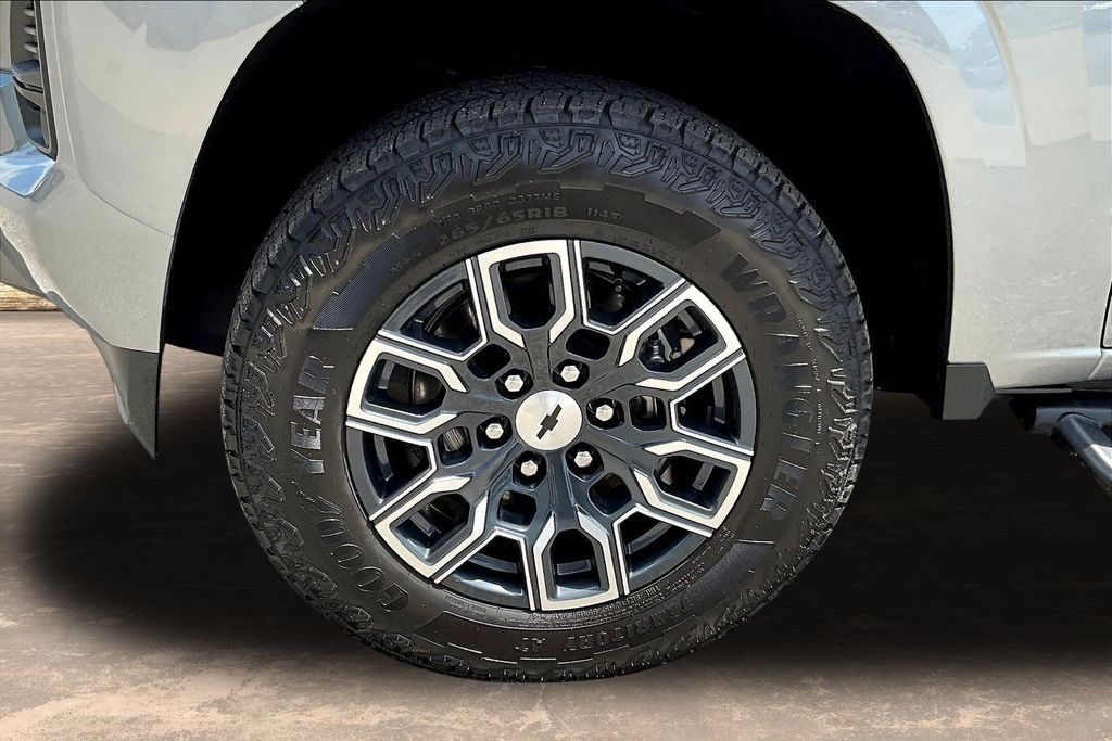 Used 2025 Chevrolet Colorado Z71 w/ Technology Package AWD/4WD image 36