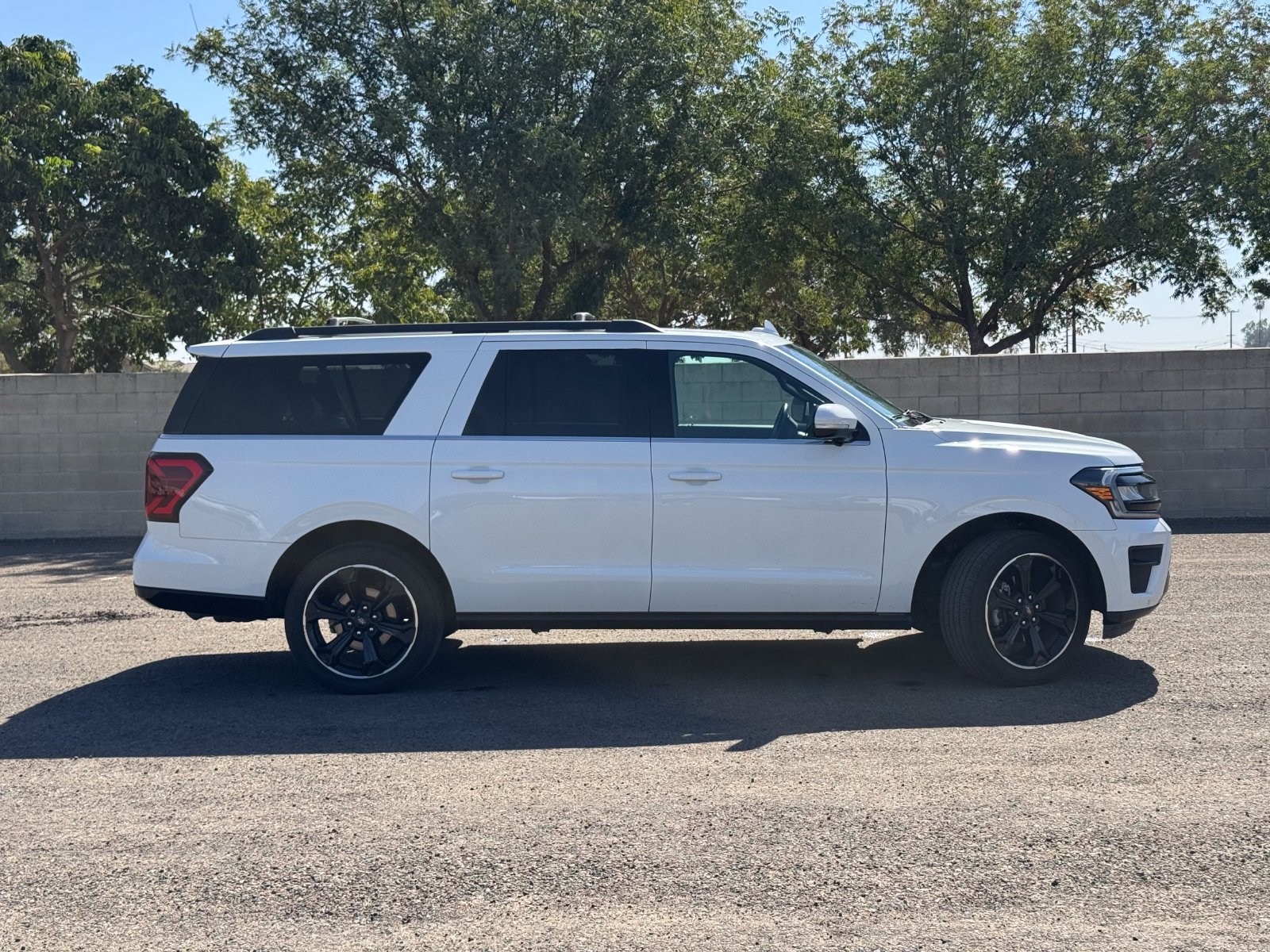 Certified 2022 Ford Expedition Max Limited AWD/4WD image 2