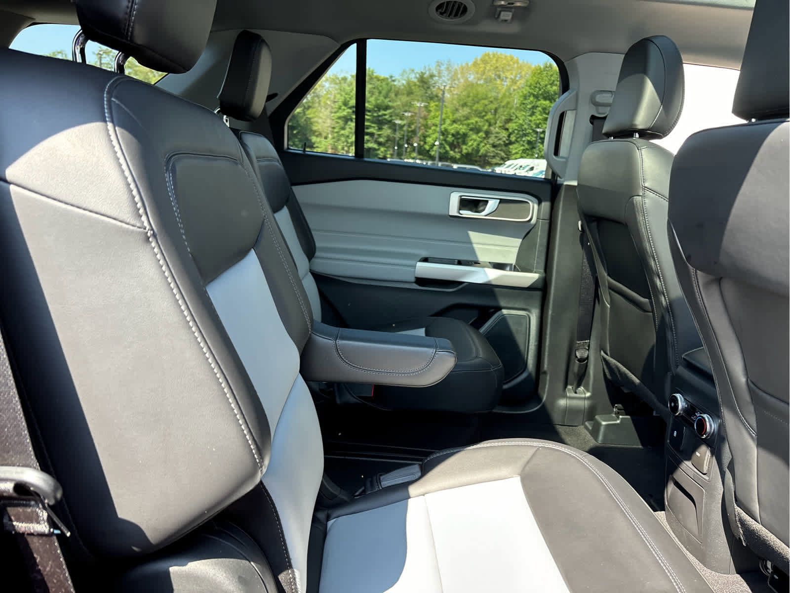 Certified 2024 Ford Explorer XLT w/ Equipment Group 202A image 34