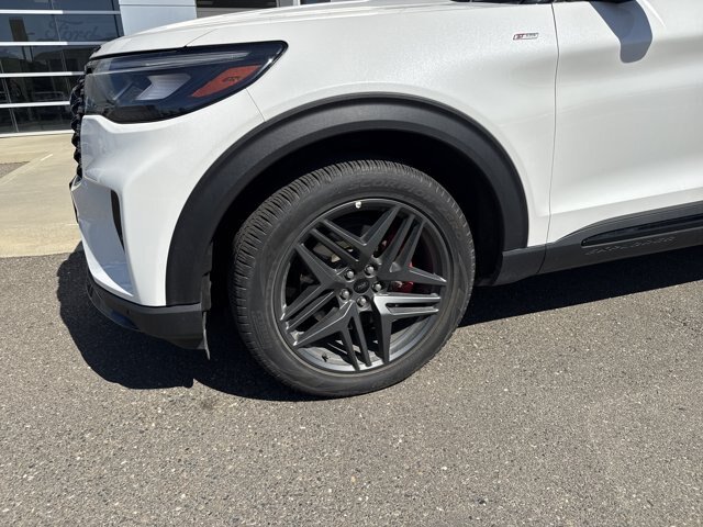 Certified 2025 Ford Explorer ST-Line w/ ST-Line Street Pack AWD/4WD image 5