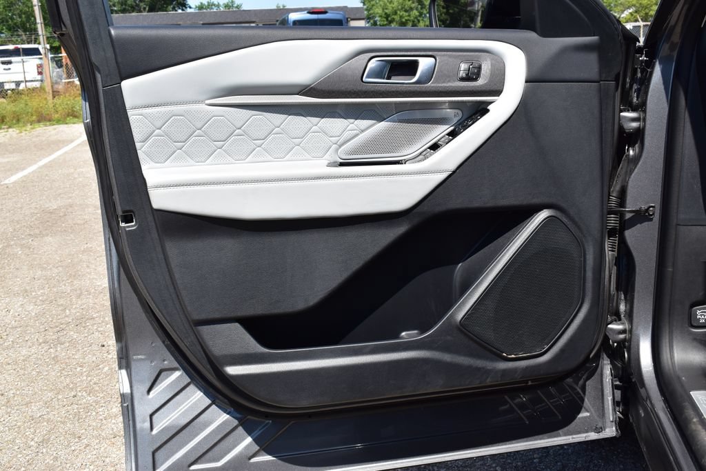 Certified 2025 Ford Explorer Platinum w/ LUX Leather Package AWD/4WD image 9