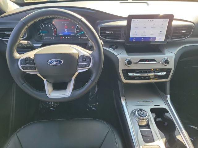 Certified 2022 Ford Explorer XLT w/ Equipment Group 202A RWD image 4