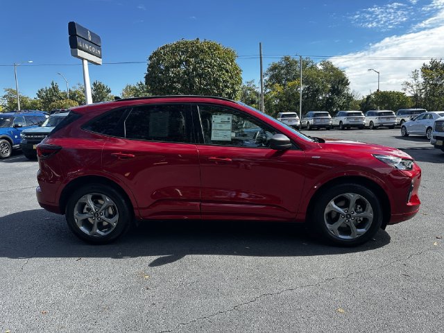 Certified 2023 Ford Escape ST-Line w/ Tech Pack #1 AWD/4WD image 4