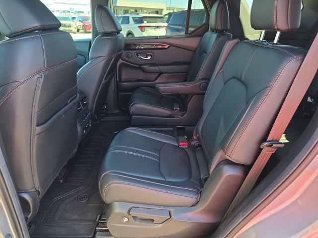 Used 2025 Honda Pilot TrailSport image 16