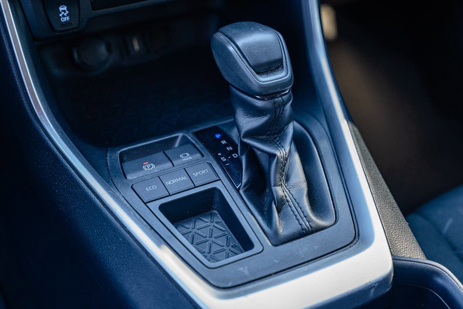 Used 2020 Toyota RAV4 XLE image 28