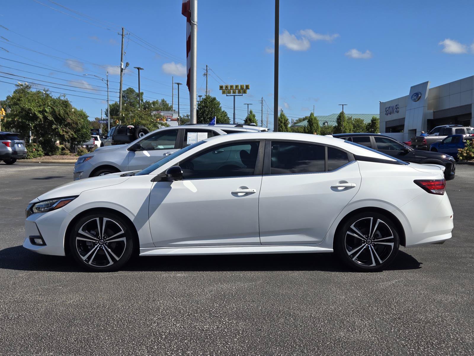 Used 2021 Nissan Sentra SR w/ SR Premium Package FWD image 12