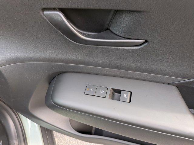 Used 2025 Hyundai Kona SEL image 34