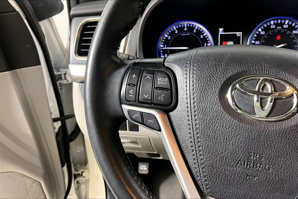 Used 2019 Toyota Highlander XLE FWD image 14