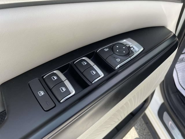 Used 2023 Kia Carnival LX FWD image 18