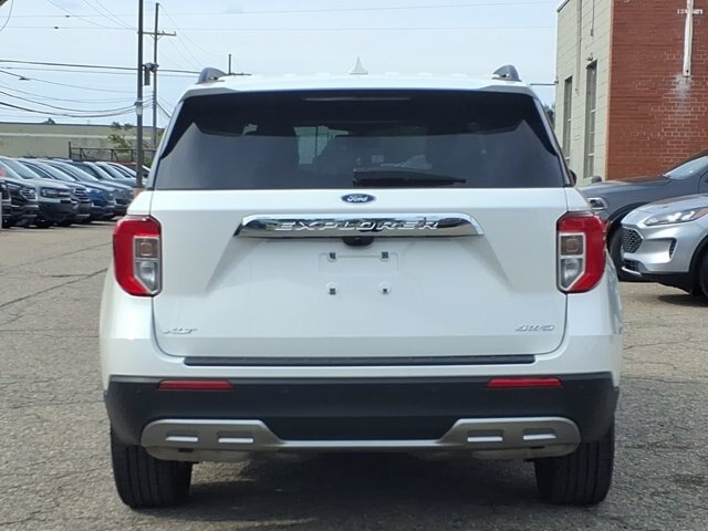 Certified 2024 Ford Explorer XLT w/ Equipment Group 202A AWD/4WD image 18