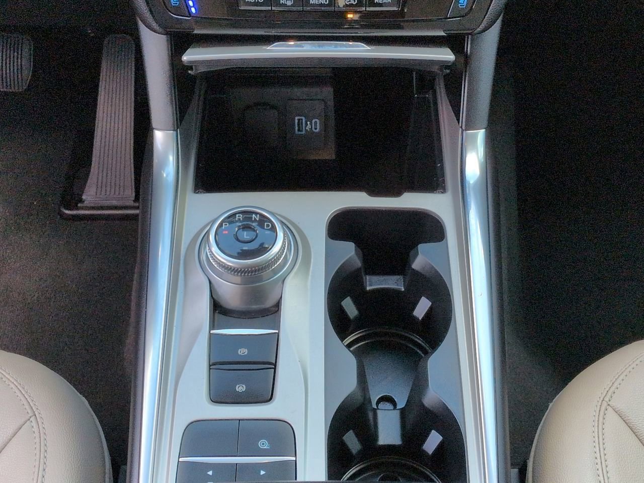 Certified 2023 Ford Explorer Limited w/ Equipment Group 301A image 18