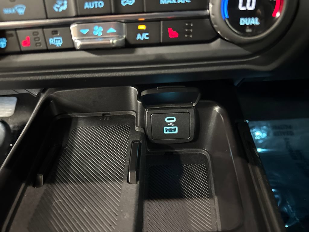 Certified 2025 Ford Bronco Outer Banks AWD/4WD image 36