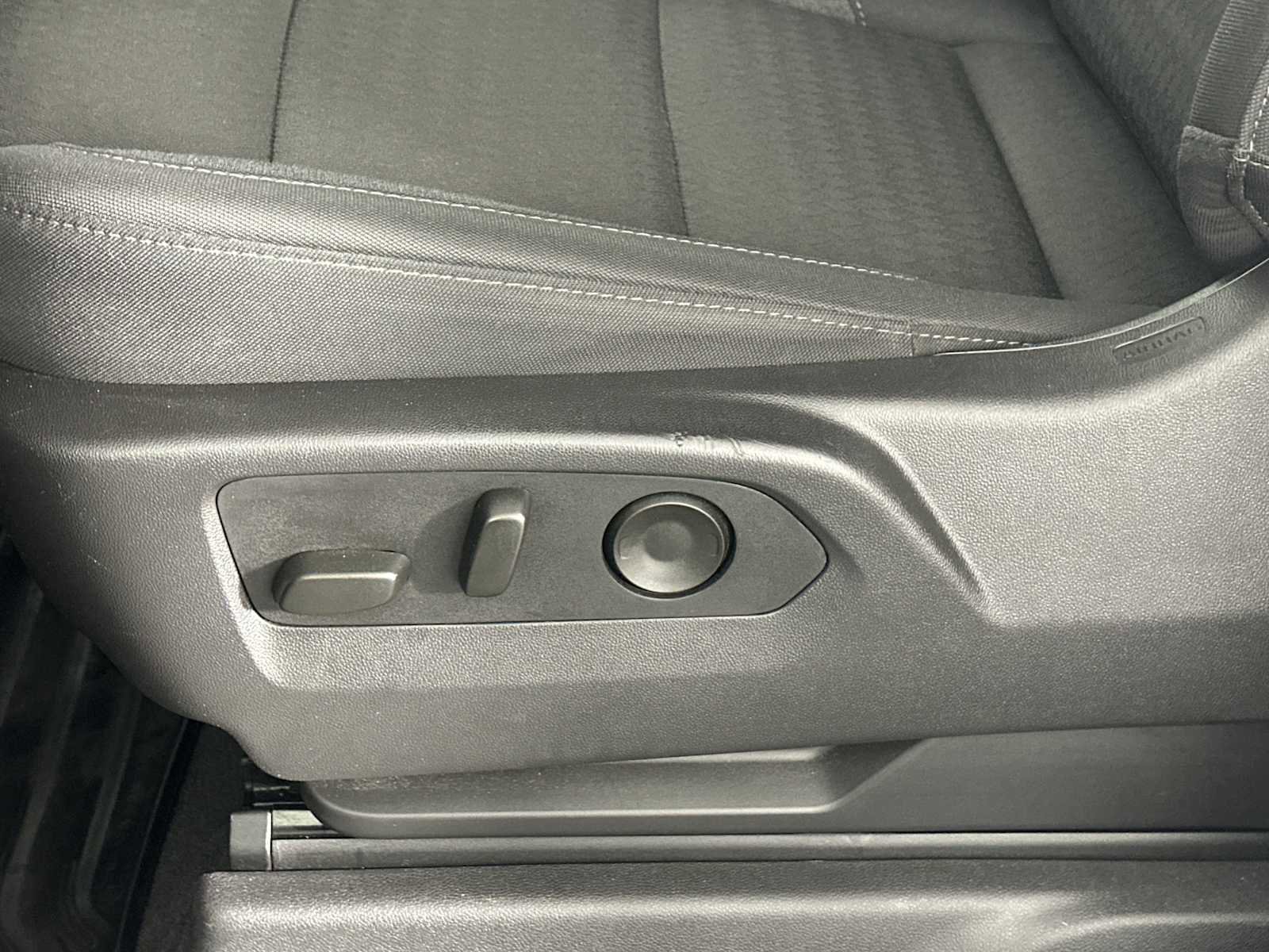 Used 2025 Chevrolet Silverado 1500 LT image 8