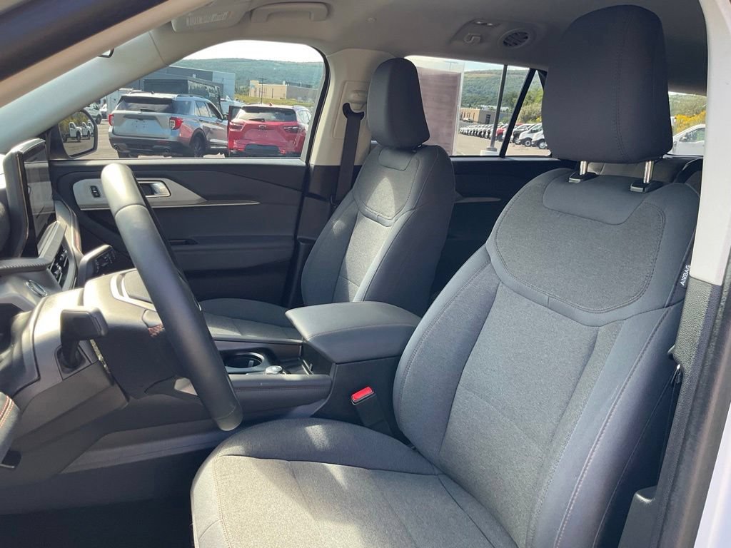 Certified 2025 Ford Explorer Active AWD/4WD image 12
